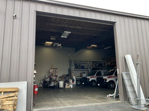 4361 Caterpillar Rd, Redding, CA 96003